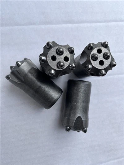 Pezzo di roccia affusolato